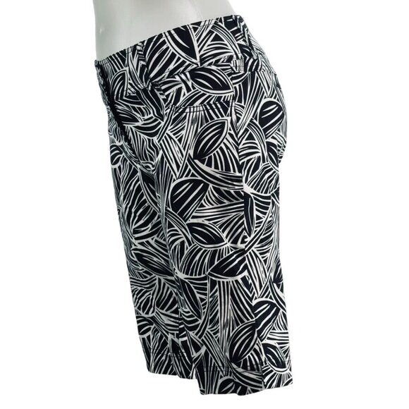 CACHE Women's Shorts Polyester Geometric Black White Wide banded Waist Size 4 - Picture 2 of 10